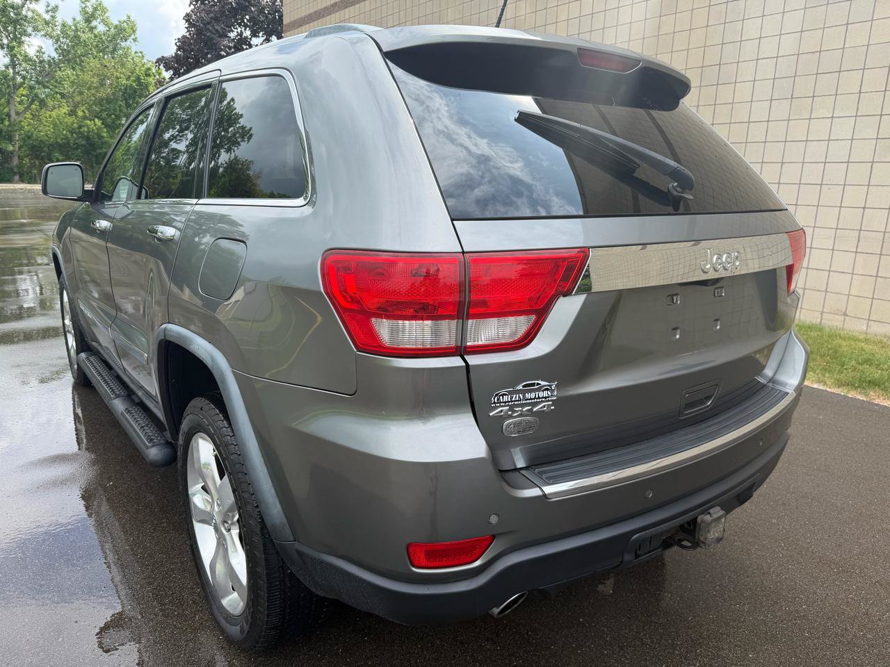 Used 2012 Jeep Grand Cherokee Overland w/ Mopar Chrome Edition Group AWD/4WD image 7