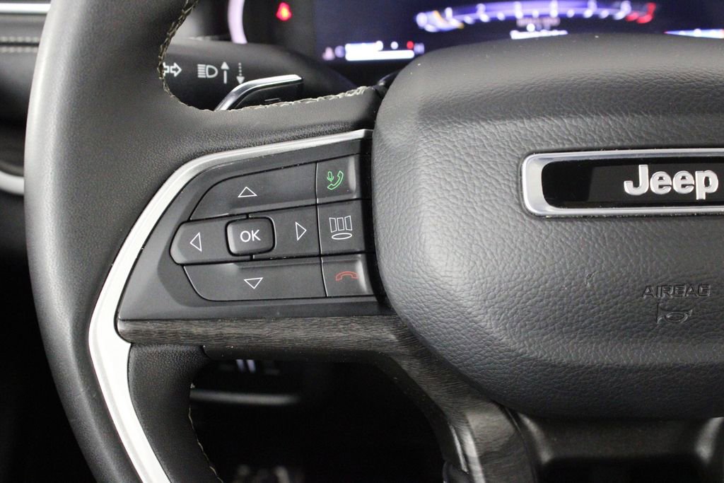 Used 2024 Jeep Grand Cherokee L Limited w/ Luxury Tech Group II image 28