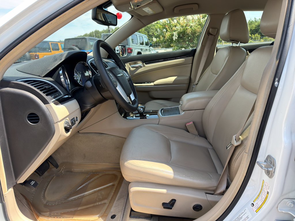 Used 2013 Chrysler 300 RWD image 18