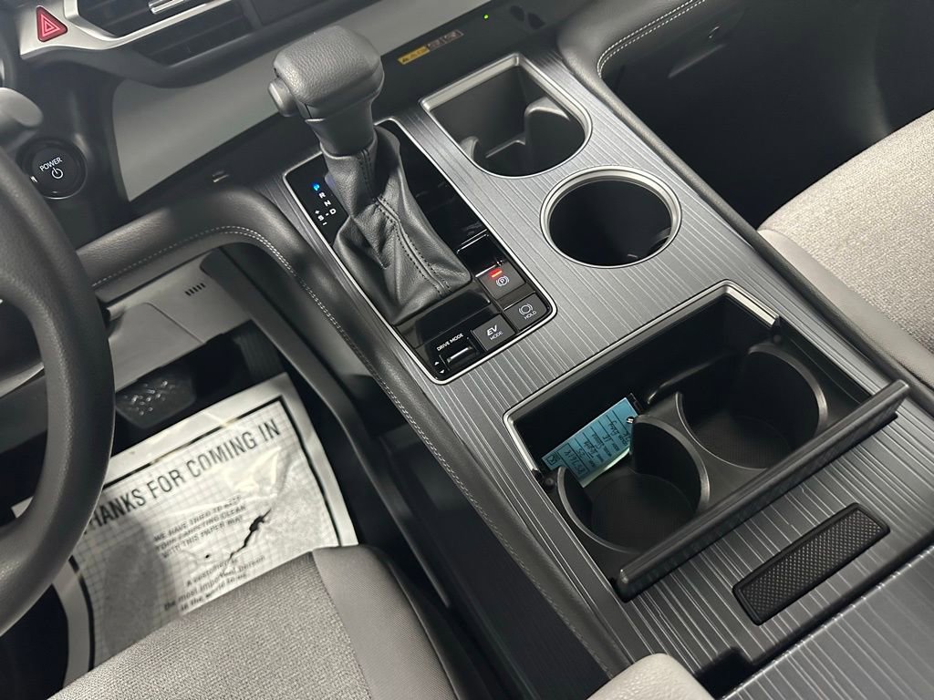 Used 2025 Toyota Sienna LE image 41