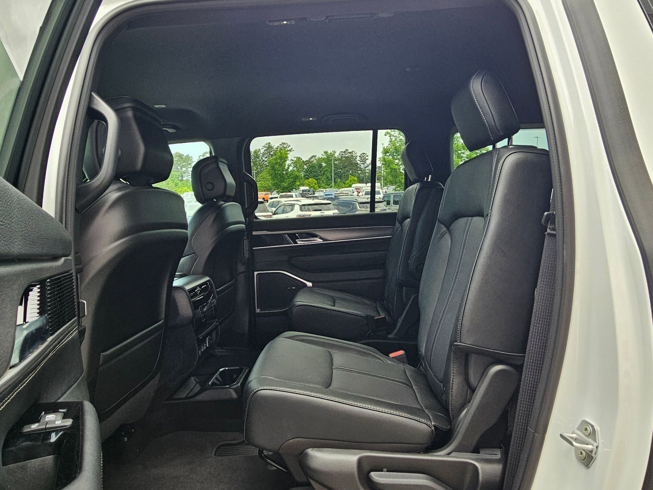 New 2026 Jeep Grand Wagoneer L Limited AWD/4WD image 23