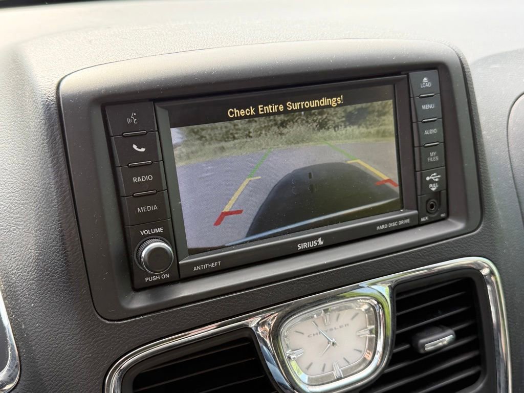 Used 2015 Chrysler Town & Country Touring w/ Driver Convenience Group FWD image 13