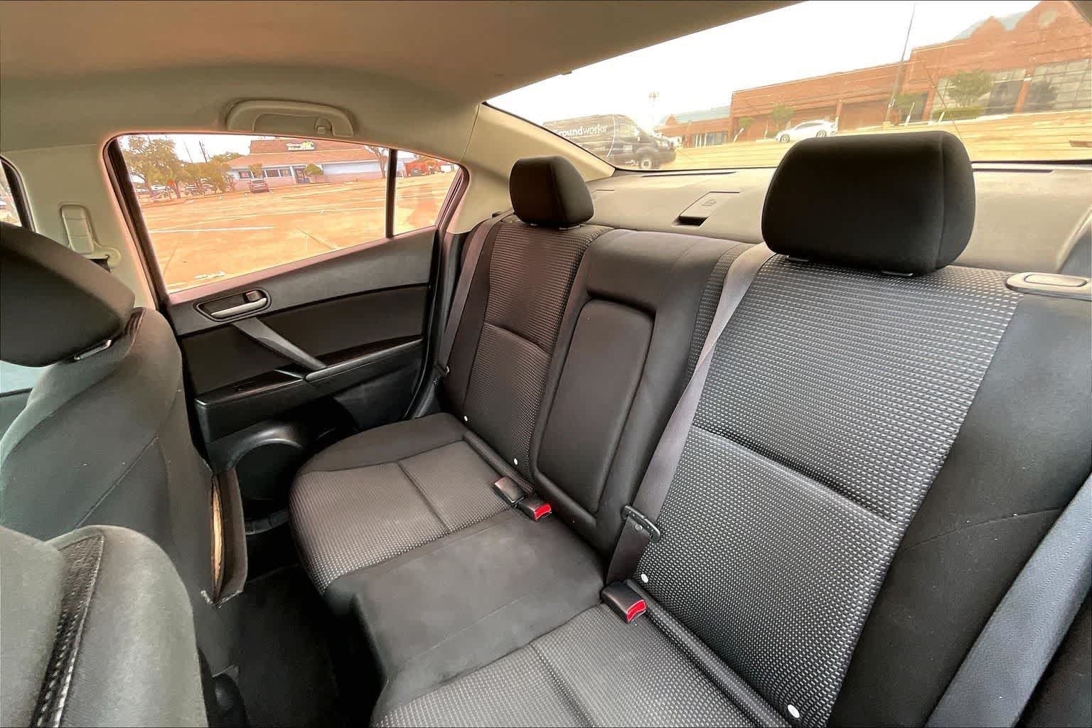 Used 2012 MAZDA MAZDA3 i Touring FWD image 27