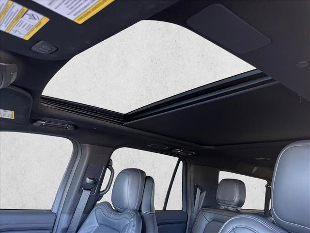 Used 2024 Lincoln Navigator L Reserve image 12