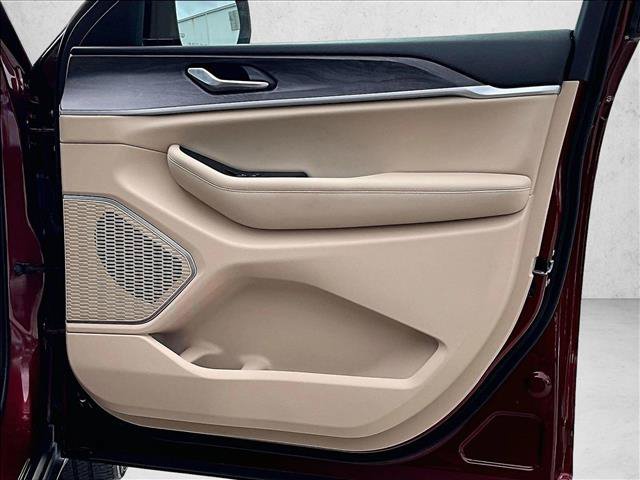 Used 2025 Jeep Grand Cherokee Limited 4xe AWD/4WD image 19