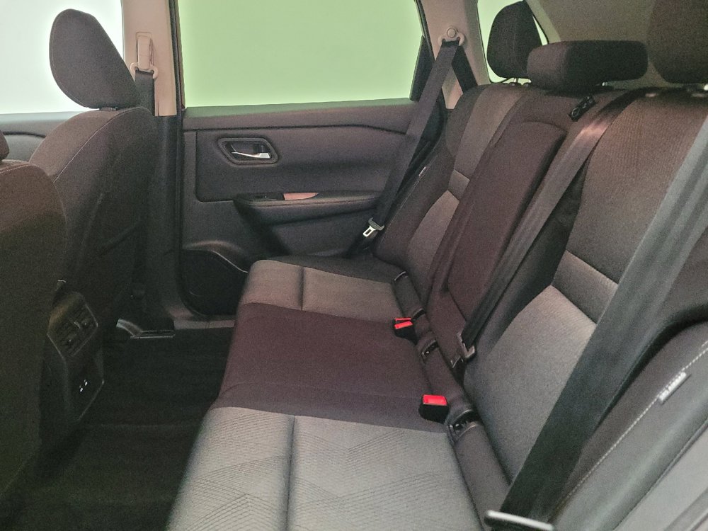 Used 2024 Nissan Rogue SV image 18