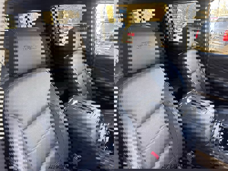 Used 2017 GMC Yukon XL Denali image 26