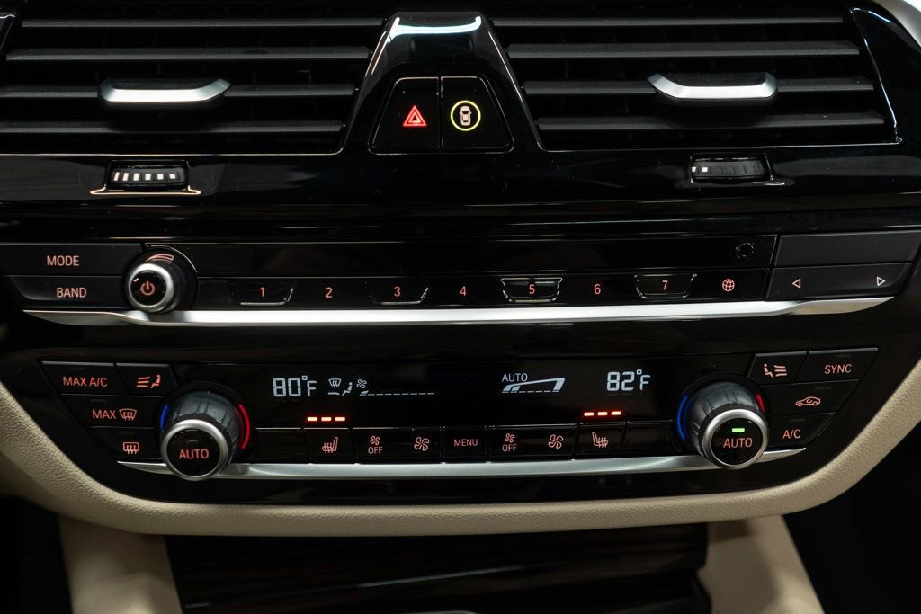 Used 2023 BMW 530e xDrive w/ Premium Package image 18