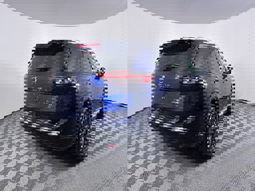 Used 2024 Nissan Rogue Platinum image 18