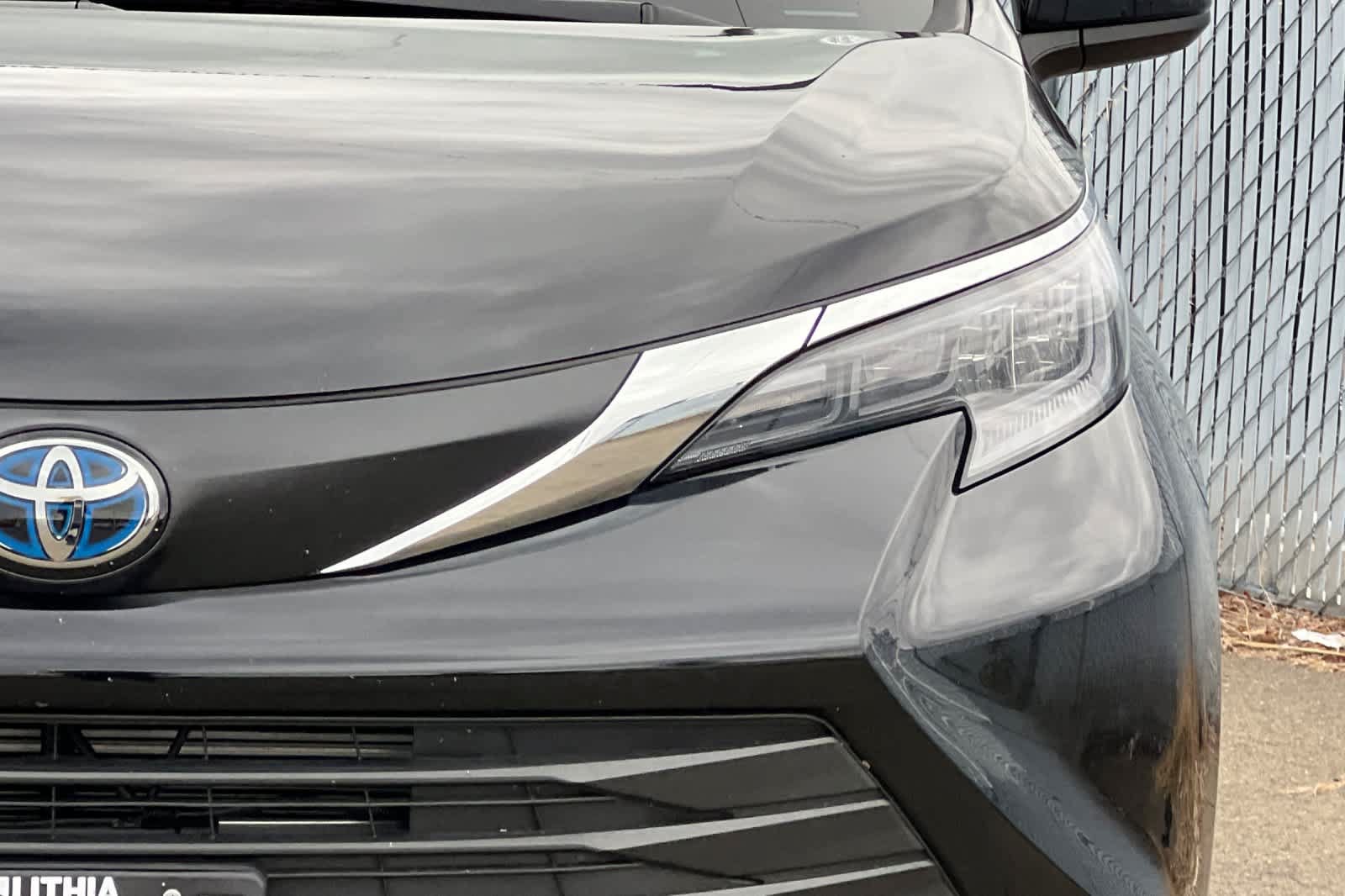 Certified 2025 Toyota Sienna LE FWD image 14