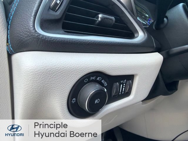 Used 2021 Chrysler Pacifica Touring-L FWD image 21