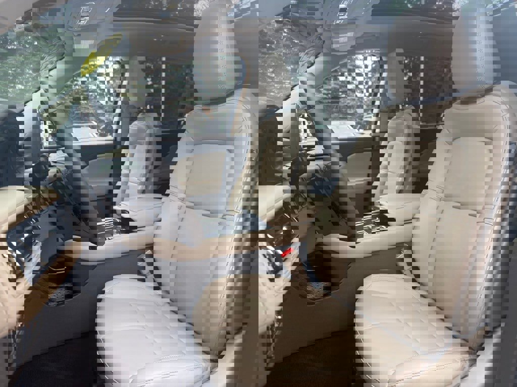 Used 2023 Lincoln Aviator AWD w/ Premium Package image 30