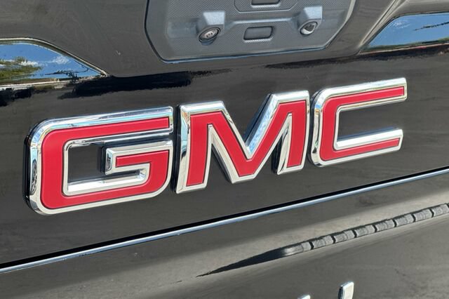 Used 2024 GMC Sierra 2500 Denali w/ Technology Package AWD/4WD image 26