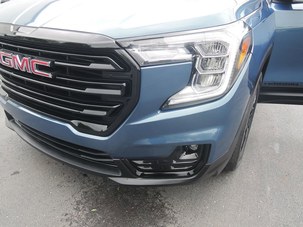 Used 2024 GMC Terrain SLT w/ Elevation Edition FWD image 40