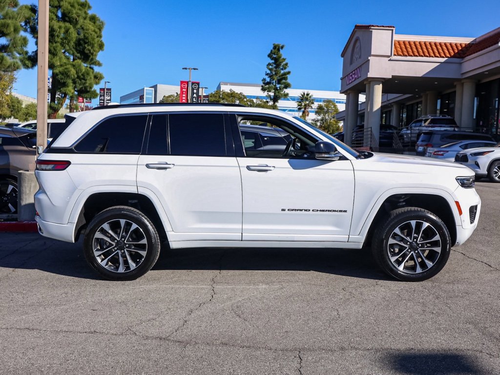 Used 2022 Jeep Grand Cherokee Overland w/ Luxury Tech Group IV image 3