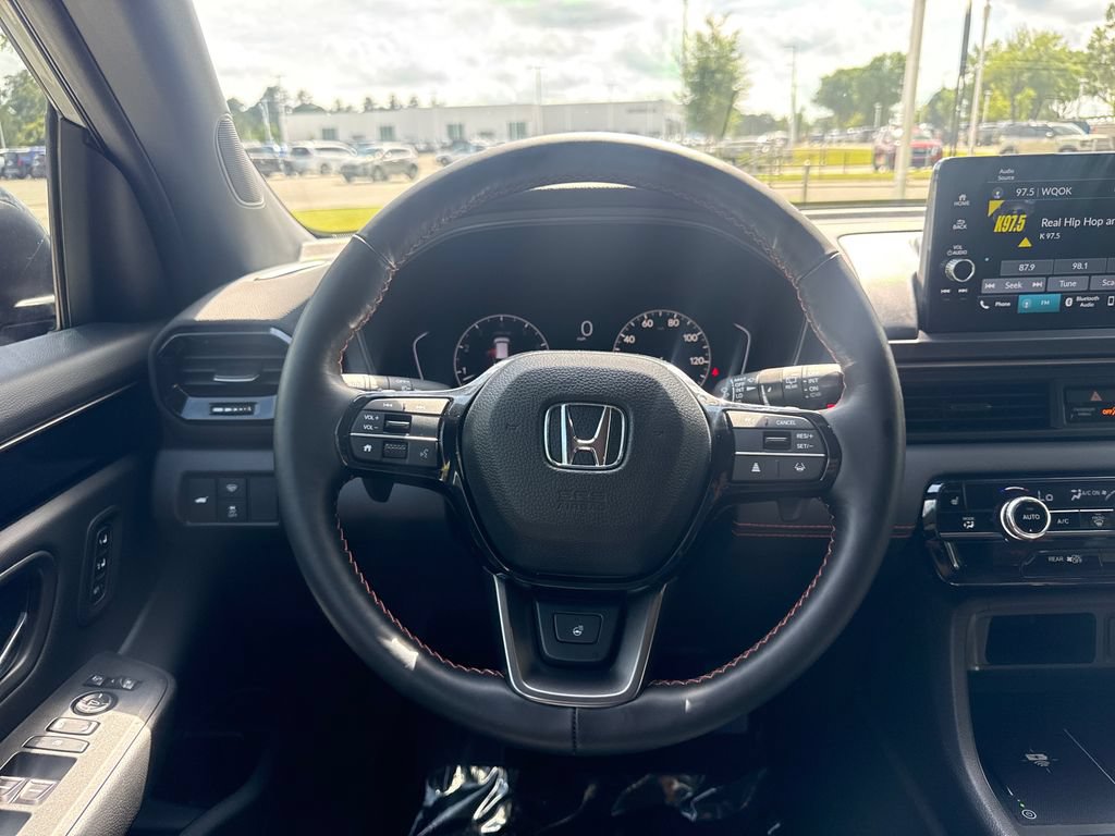 Used 2025 Honda Pilot TrailSport image 19