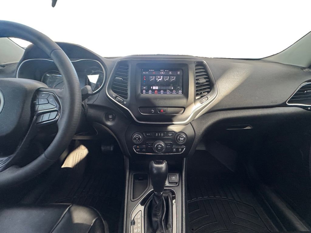 Used 2020 Jeep Cherokee Latitude Plus image 12
