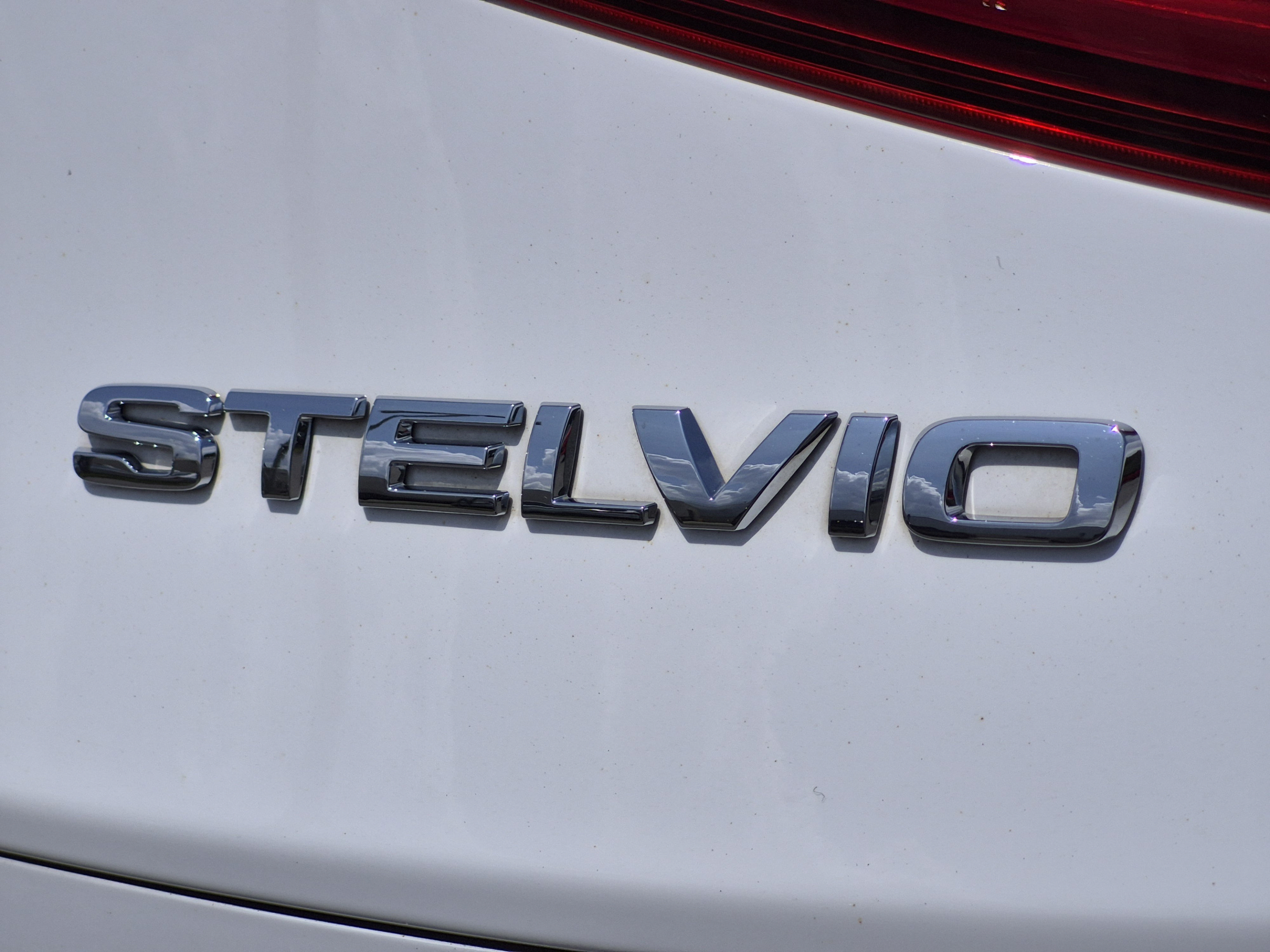 Used 2023 Alfa Romeo Stelvio Veloce AWD/4WD image 58