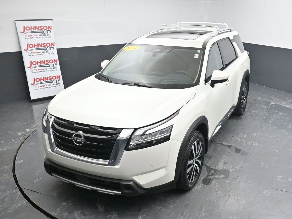 Used 2024 Nissan Pathfinder Platinum w/ Cargo Package image 29