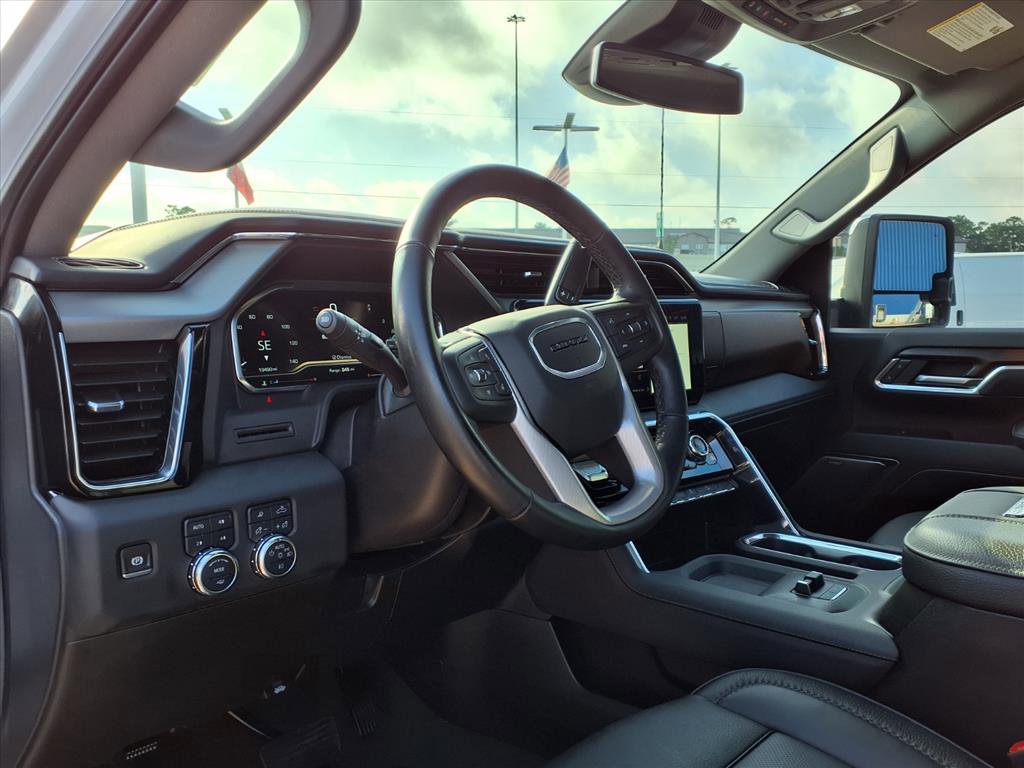 Used 2025 GMC Sierra 3500 Denali image 11