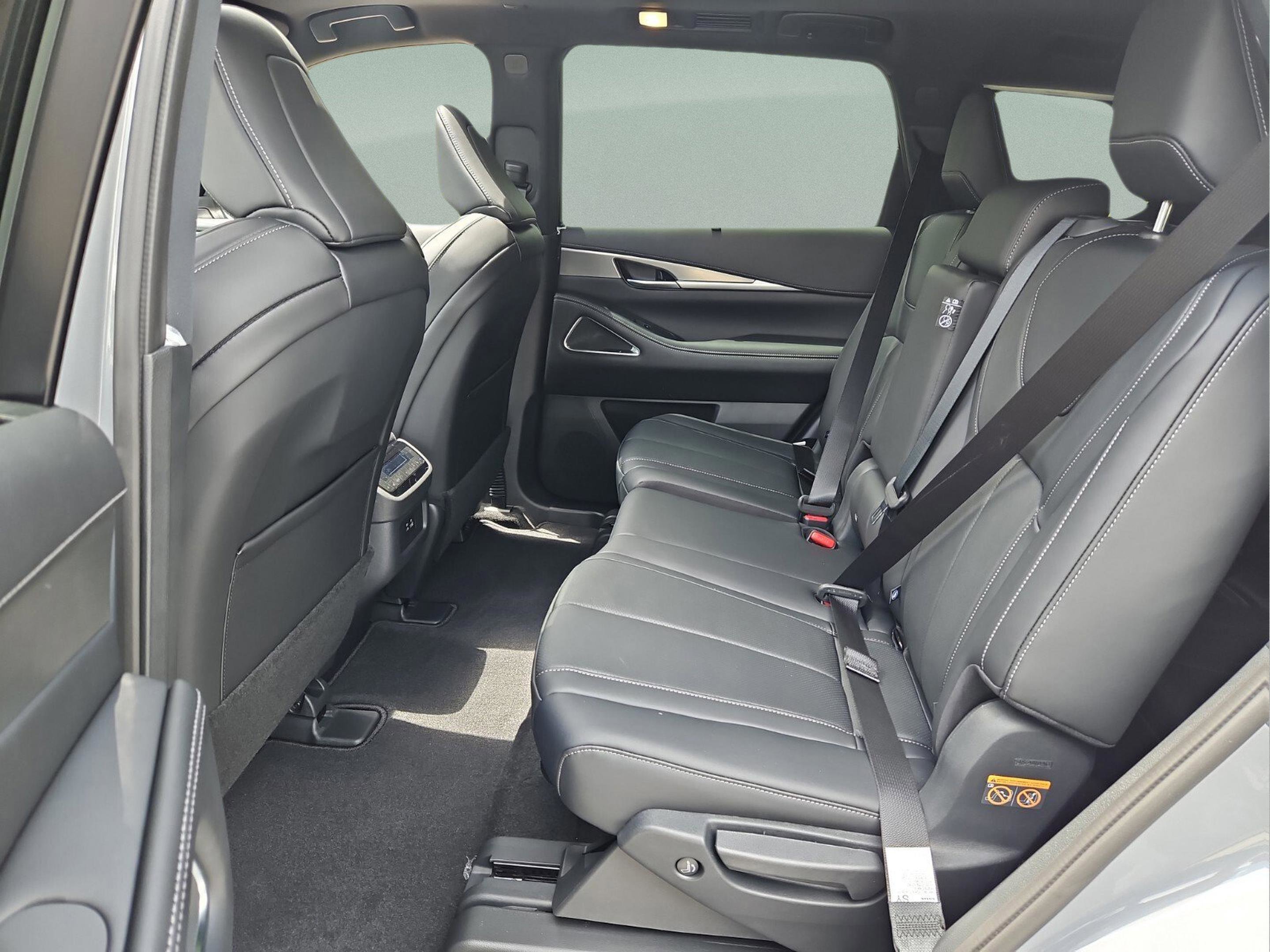 Certified 2025 INFINITI QX60 Luxe w/ Black Edition image 11