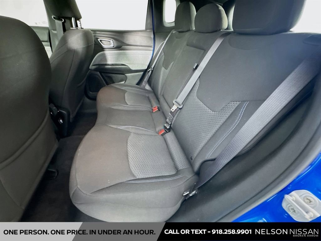 Used 2025 Jeep Compass Sport w/ Mopar Graphics Package image 22