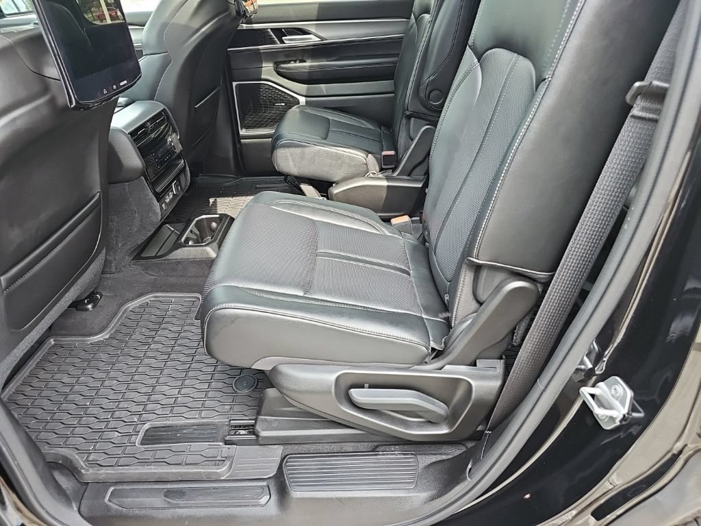 Used 2024 Jeep Wagoneer Series II AWD/4WD image 19
