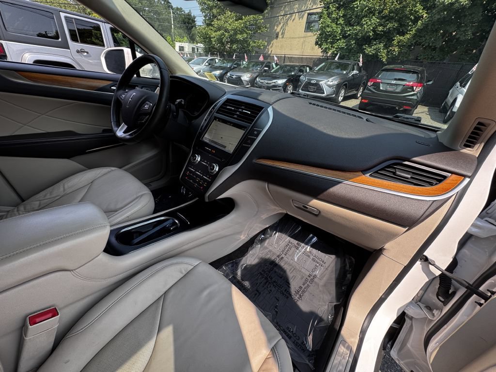 Used 2018 Lincoln MKC Select w/ Select Plus Package AWD/4WD image 19