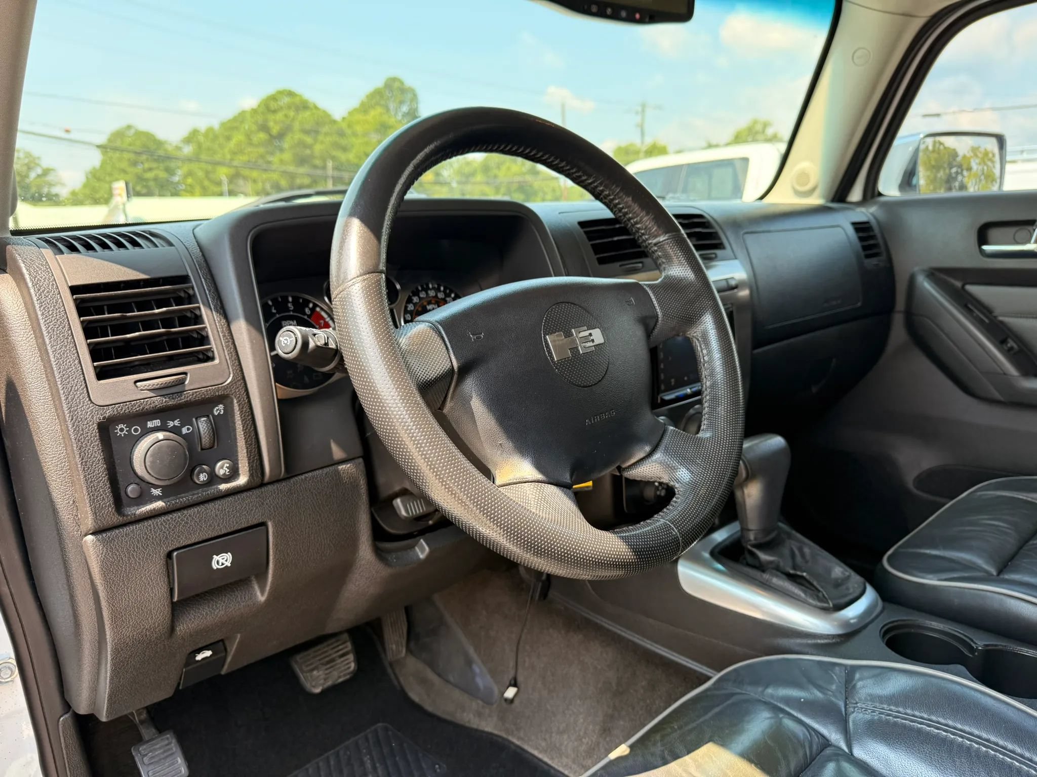Used 2009 HUMMER H3 Luxury AWD/4WD image 11