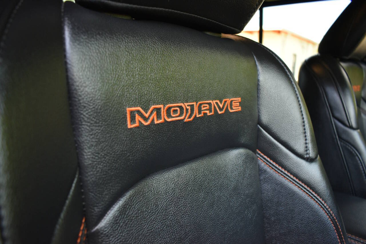 Used 2020 Jeep Gladiator Mojave AWD/4WD image 21