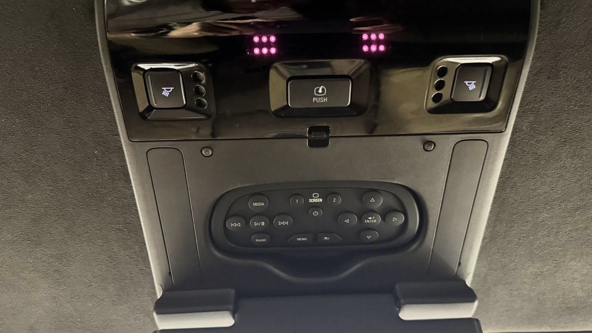 Used 2019 Cadillac Escalade Platinum AWD/4WD image 39