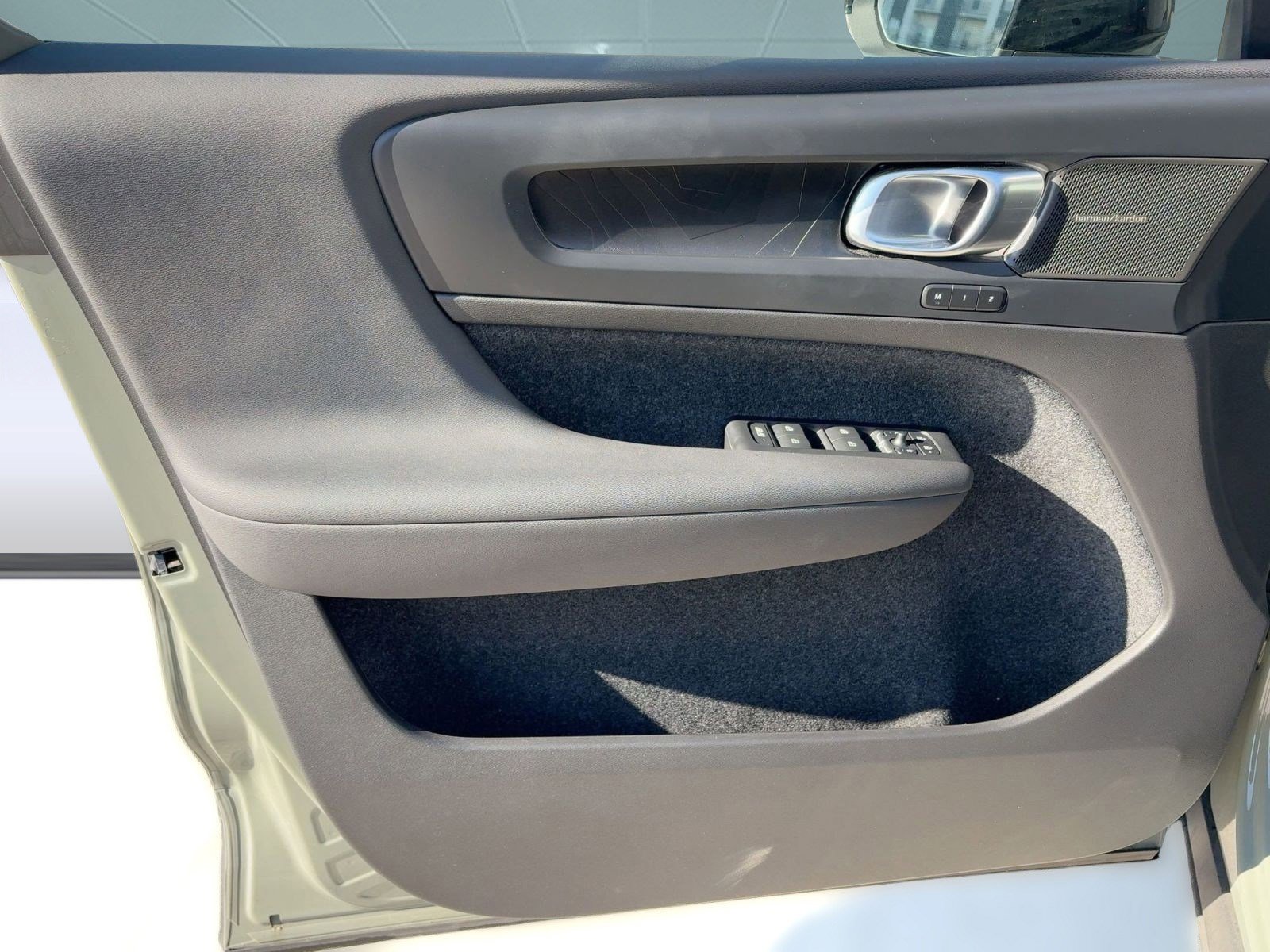 Certified 2023 Volvo XC40 Recharge Ultimate image 22