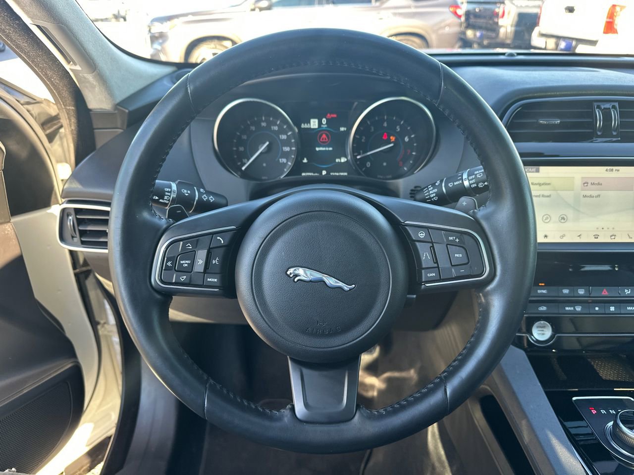 Used 2019 Jaguar F-PACE Premium image 24