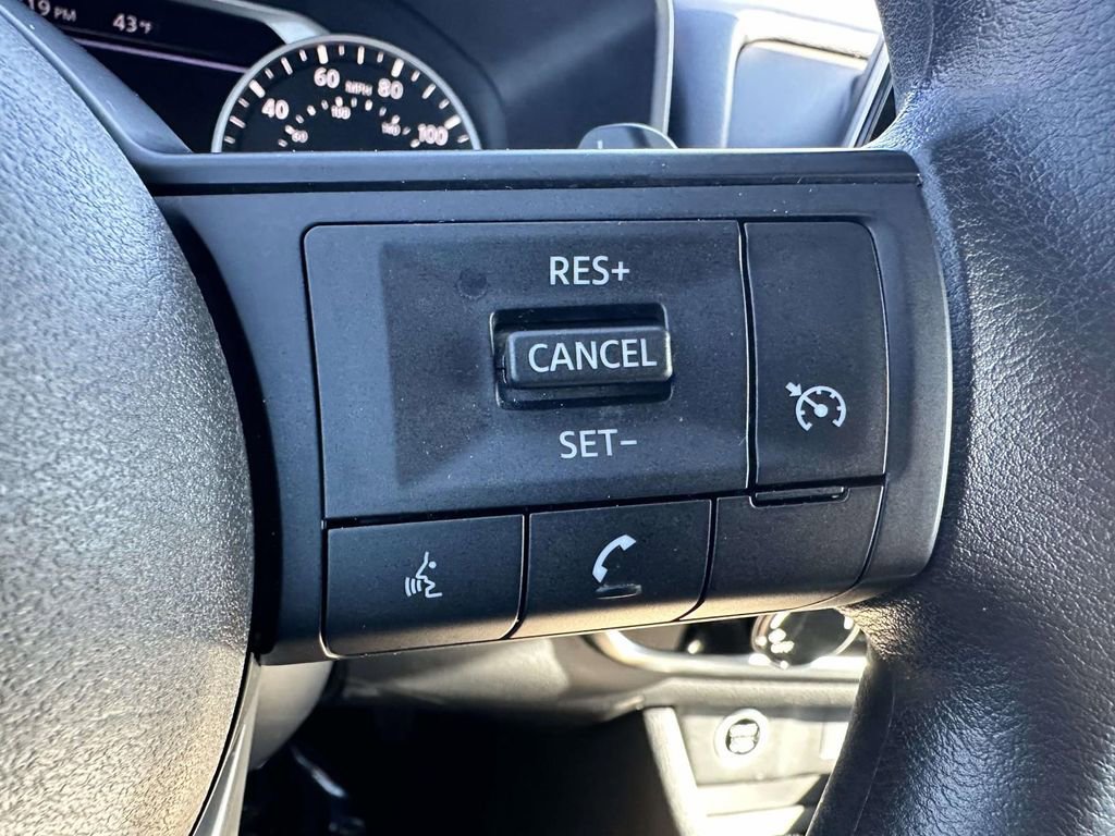 Used 2022 Nissan Rogue S AWD/4WD image 17