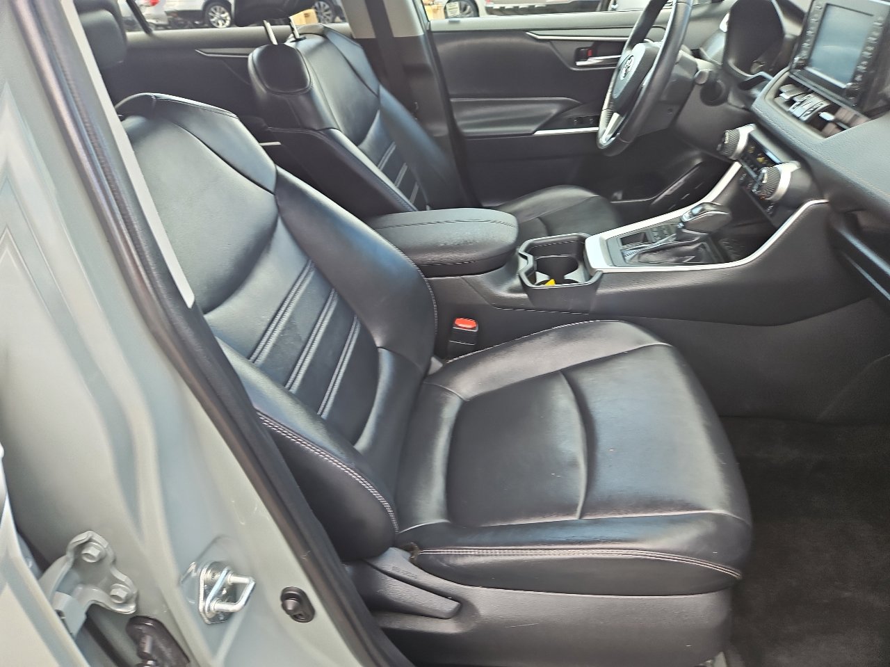 Used 2019 Toyota RAV4 XLE Premium image 15