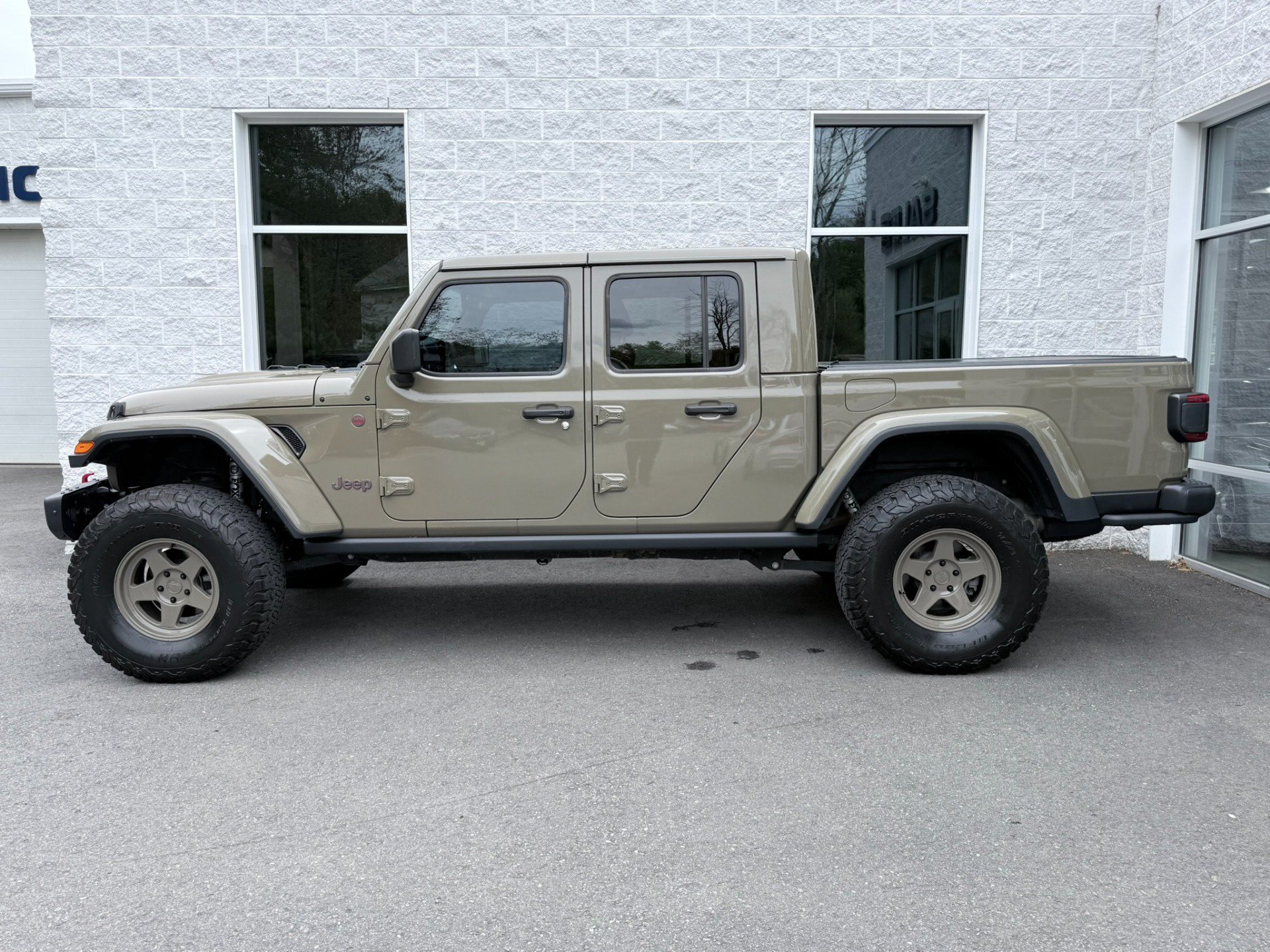Used 2020 Jeep Gladiator Rubicon AWD/4WD image 3
