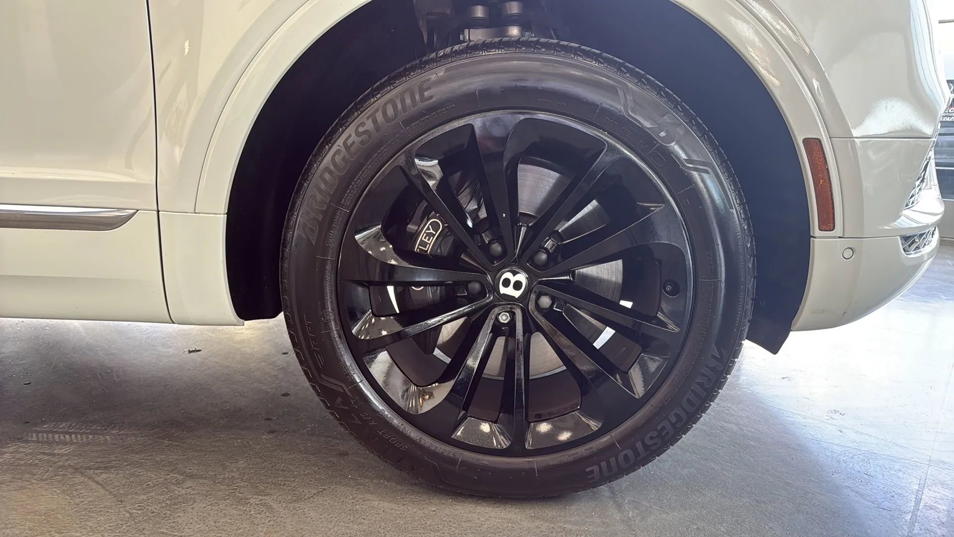 Used 2017 Bentley Bentayga W12 Sport Utility 4D image 24