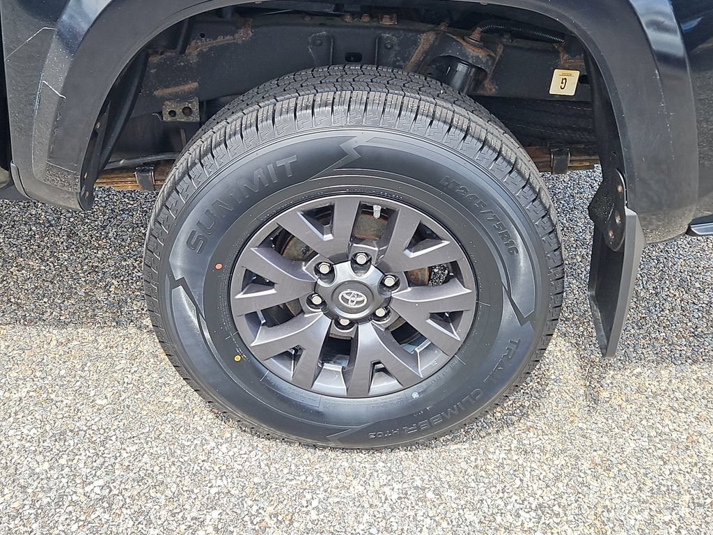 Used 2020 Toyota Tacoma SR5 AWD/4WD image 8