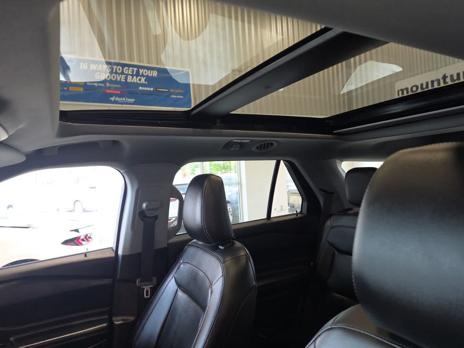 Used 2023 Ford Explorer XLT w/ Equipment Group 202A AWD/4WD image 15