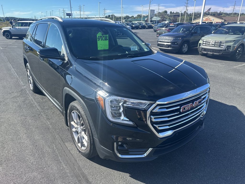 Used 2022 GMC Terrain SLT w/ Tech Package
