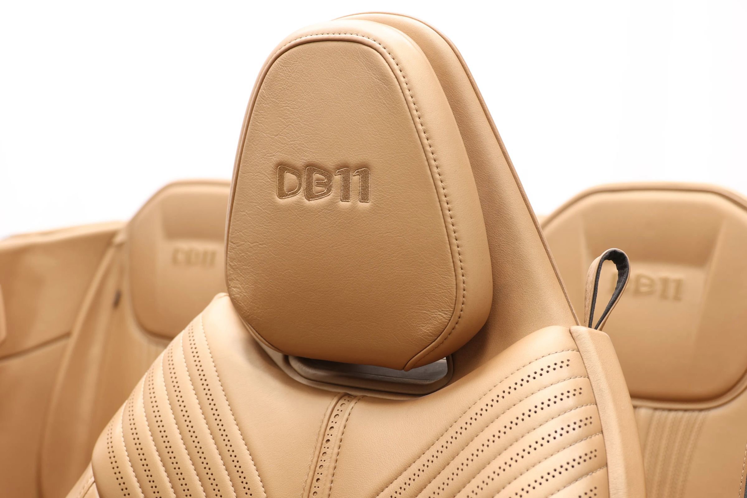 Used 2020 Aston Martin DB11 Volante image 19