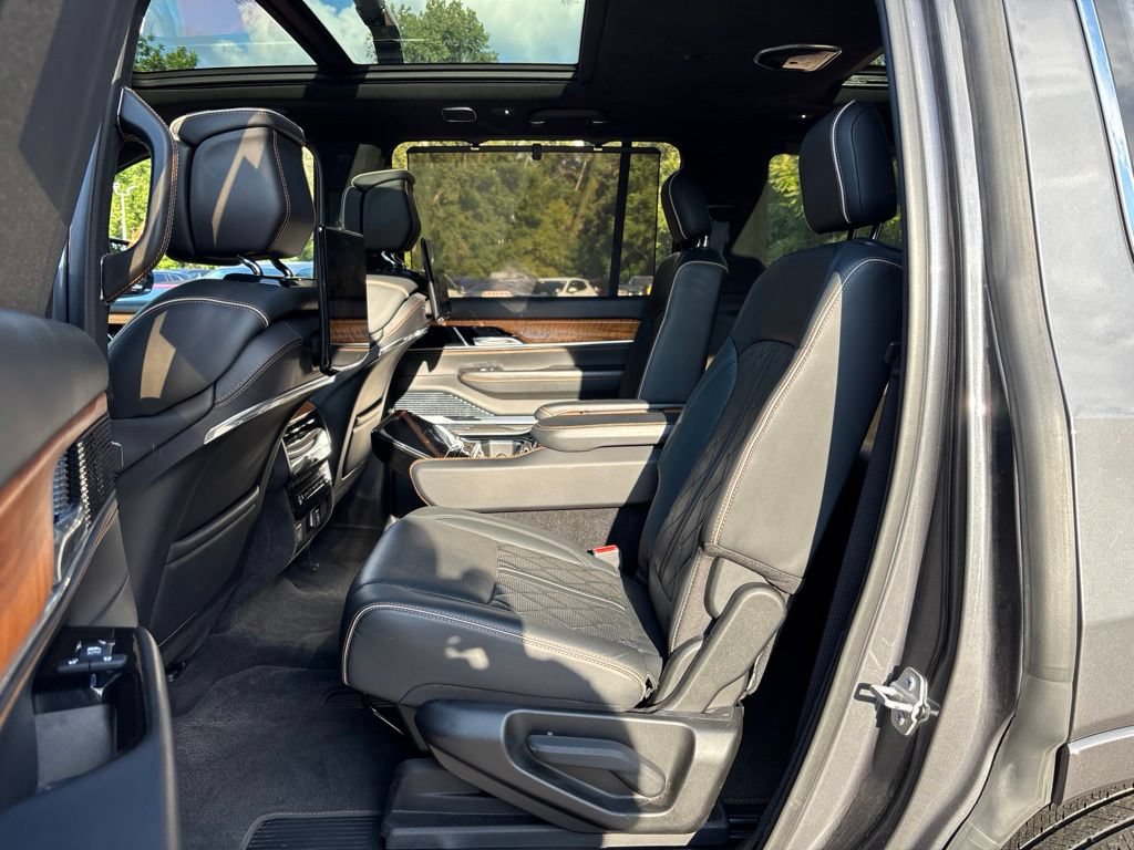 Used 2022 Jeep Grand Wagoneer Series III w/ Rear Seat Video Group 1 AWD/4WD image 20