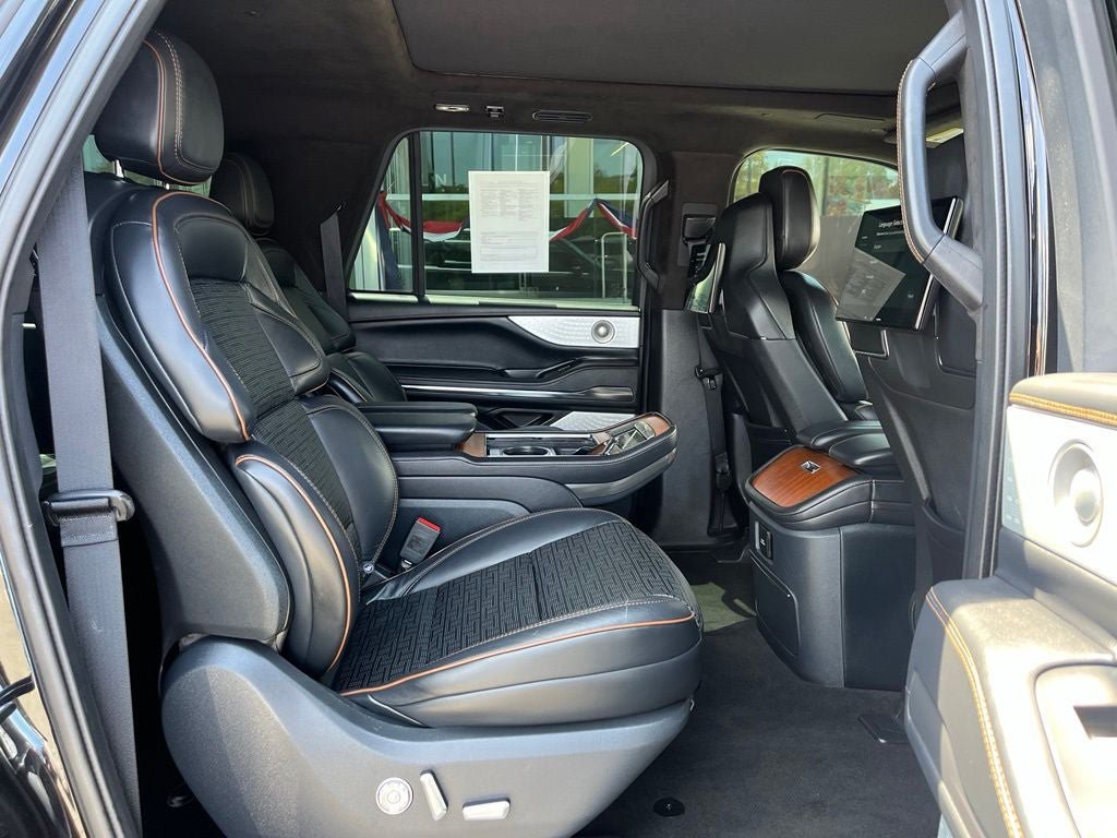 Certified 2025 Lincoln Navigator L Black Label AWD/4WD image 23