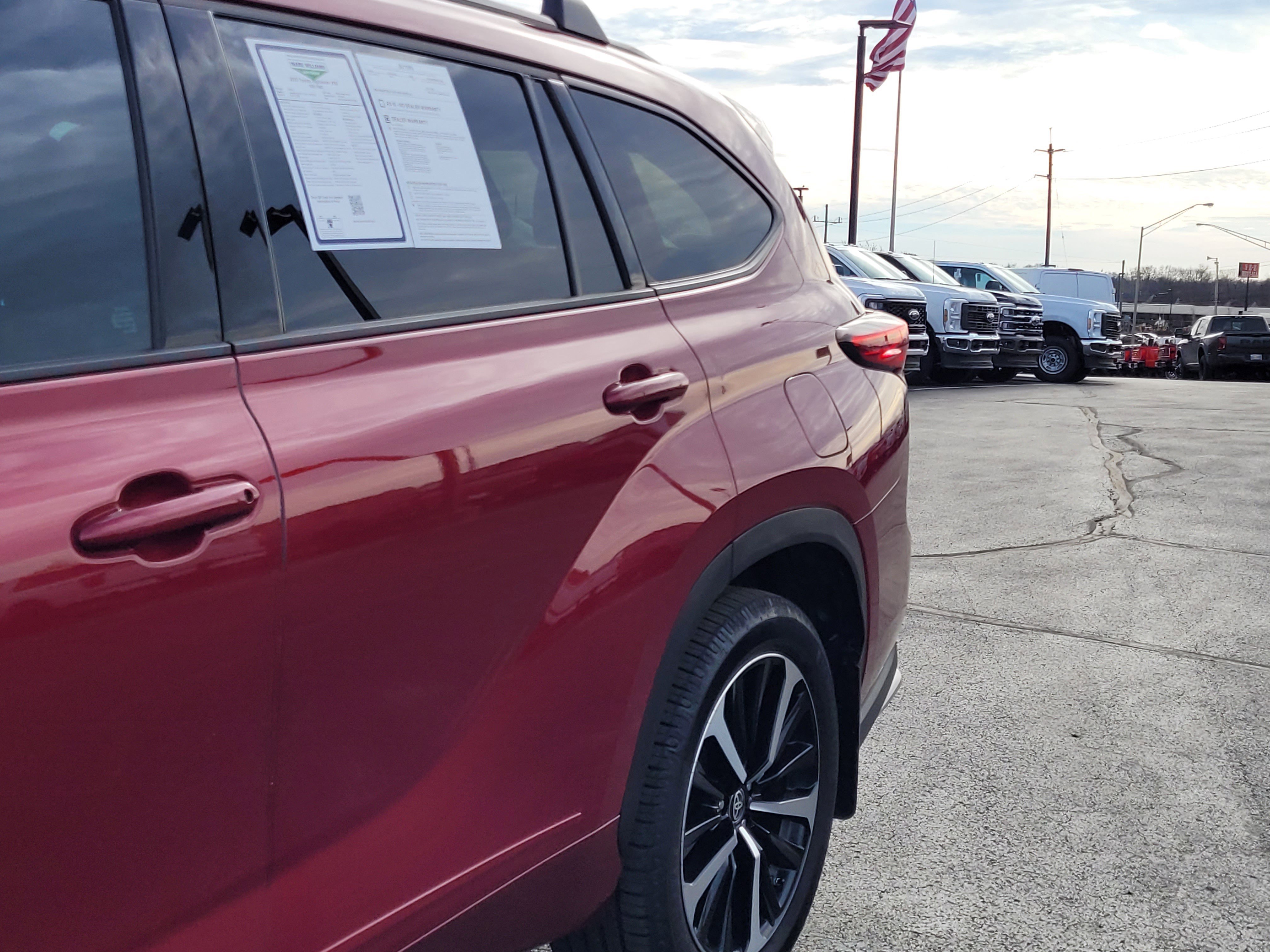 Used 2022 Toyota Highlander XSE image 11