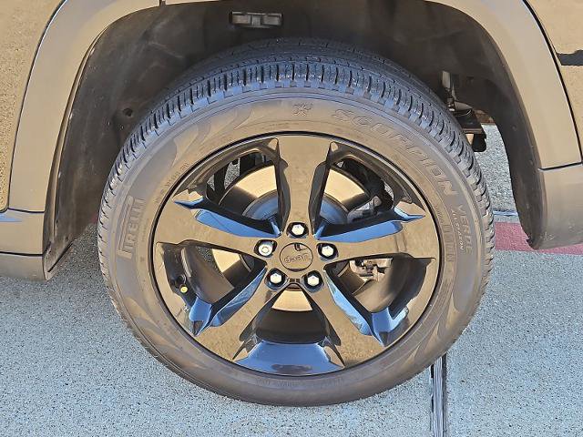 Used 2025 Jeep Grand Cherokee L Limited w/ Black Appearance Package image 31