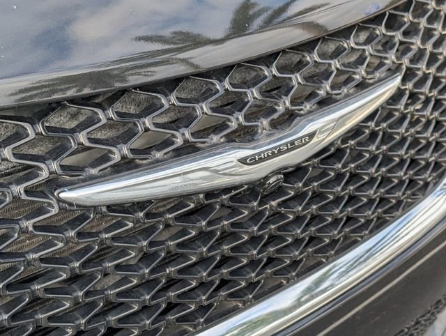 Used 2023 Chrysler Pacifica Limited image 24