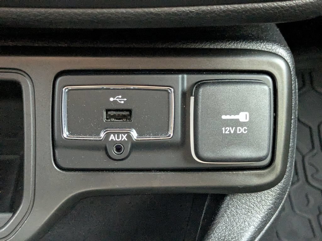Used 2018 Jeep Renegade Limited FWD image 25