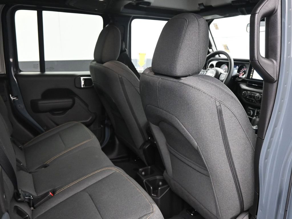 Used 2025 Jeep Gladiator Sport image 15