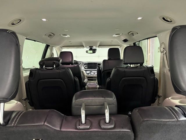 Used 2022 Chrysler Pacifica Touring-L image 10