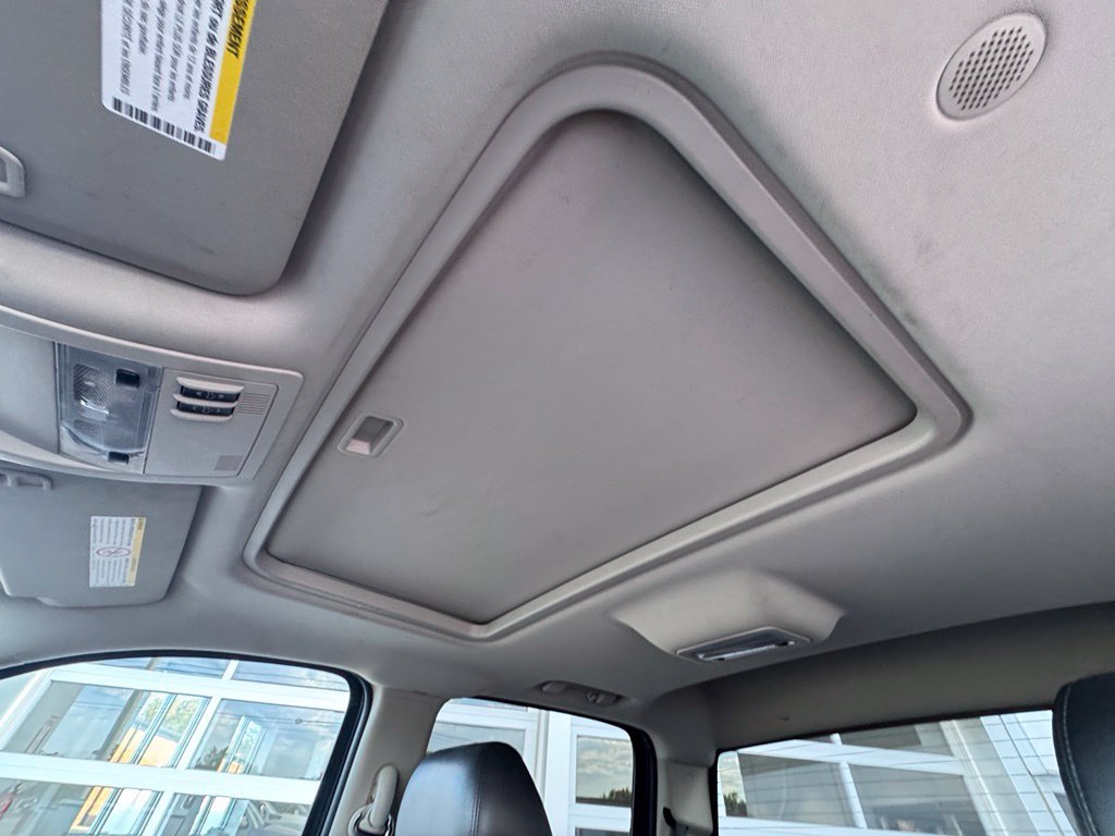 Used 2014 GMC Sierra 2500 SLT w/ SLT Convenience Package AWD/4WD image 29